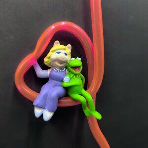 Muppets Twisted Sippy Drink Straw Miss Piggy Kermit in Heart Vintage New